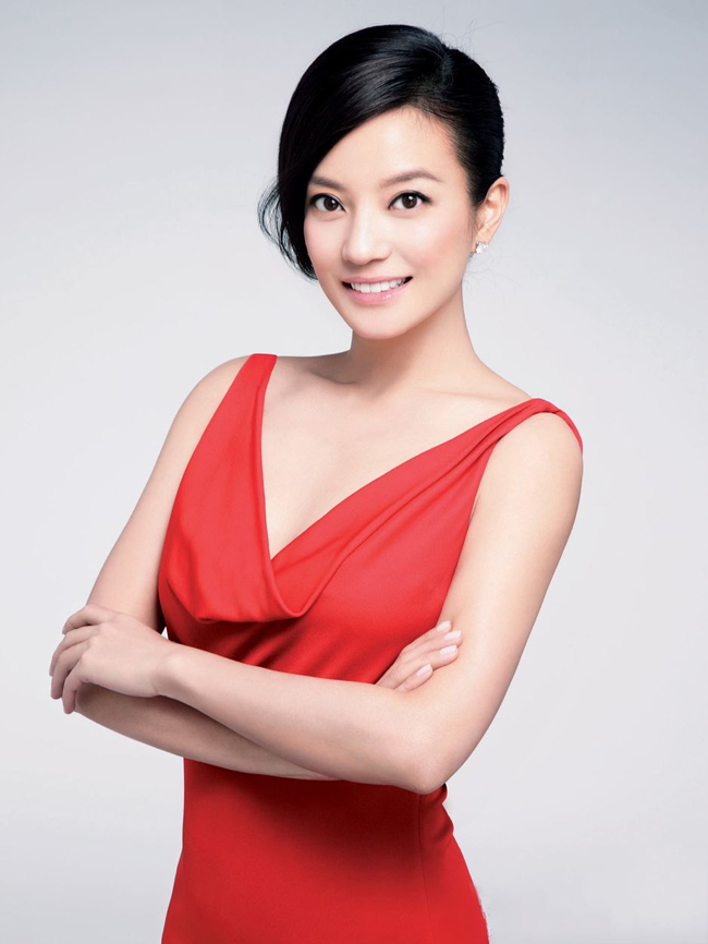 Năm 1997, Triệu Vi phải giảm cân và nhận vai chính trong bộ phim truyền hình của Quỳnh Dao mang tên Hoàn Châu Cách Cách. Bộ phim nổi tiếng một cách nhanh chóng, trở thành cơn sốt trên nhiều nước châu Á, đưa tên tuổi Triệu Vi cùng các bạn diễn là Tô Hữu Bằng, Lâm Tâm Như, Châu Kiệt, Phạm Băng Băng lên hàng các ngôi sao mới nổi.
